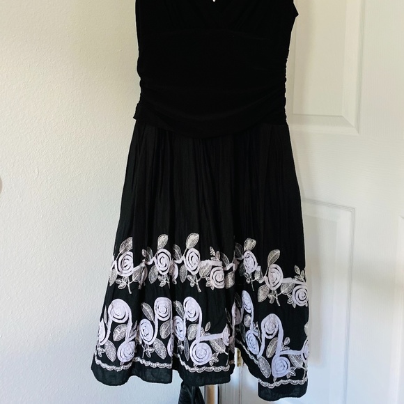 Little black dress - Picture 2 of 4